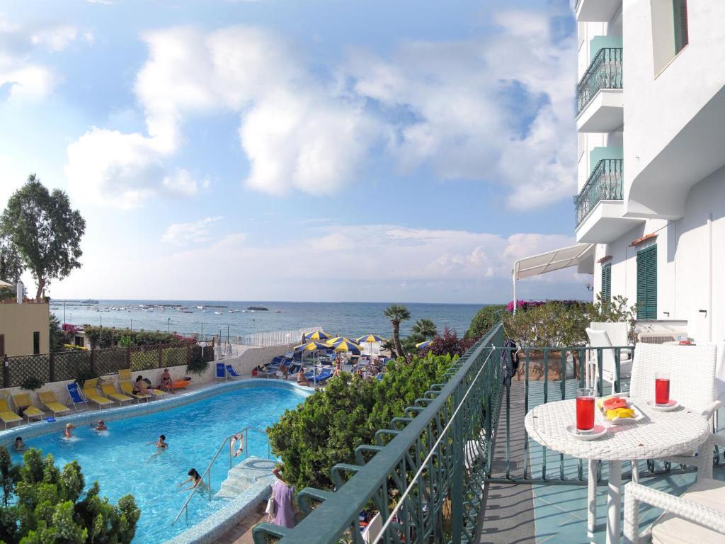 Hotel Ambasciatori Ischia Exterior foto