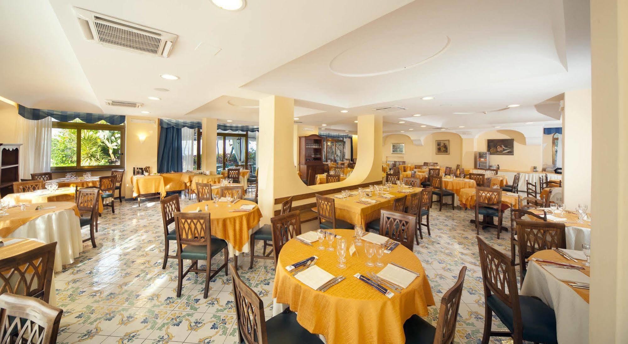 Hotel Ambasciatori Ischia Exterior foto